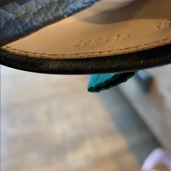 *****SOLD*****GUCCI Pursuit Slides with Bow - Picture 8 of 8